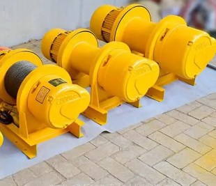檢修管網(wǎng)新技術(shù)：用電動卷揚(yáng)機(jī)把軟管拉入管道